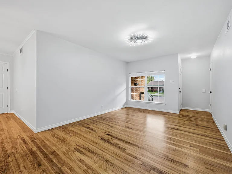 1206 Bandera Ln — Photo 2