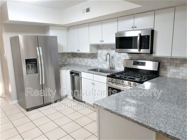 604 E Iredell Ave #5 — Photo 6