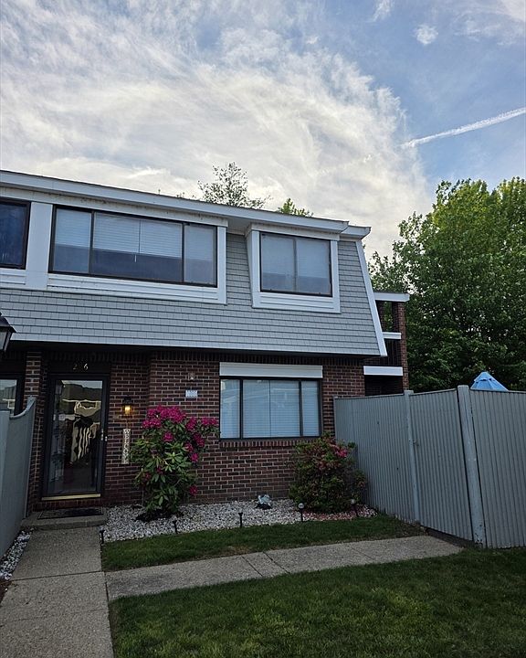 1st image of 206 Greenbrook Dr