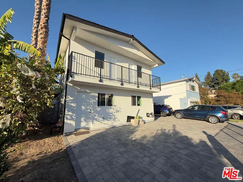 2 bed, 2.5 bath, 900 sqft, $2,990 — Photo 3