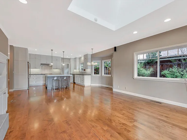 811 College Ave — Photo 13