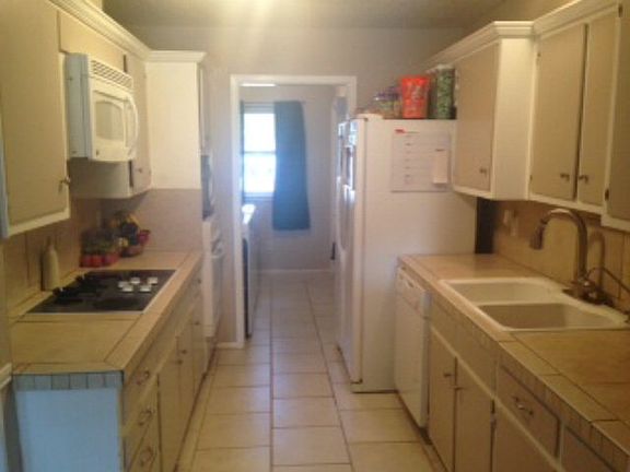 3rd image of 3754 Oakridge Dr