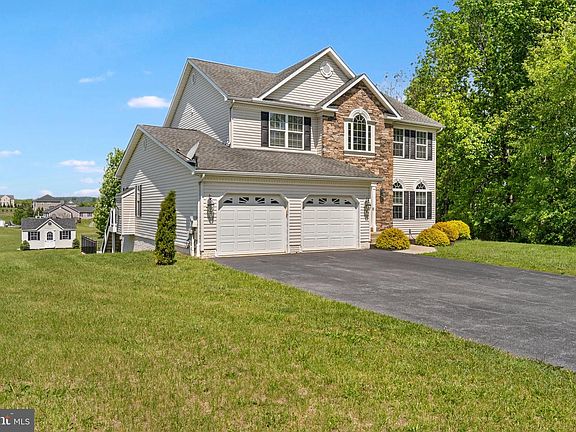 3rd image of 667 Hallmark Dr