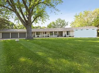 345 Highcroft Ln, Wayzata, MN 55391