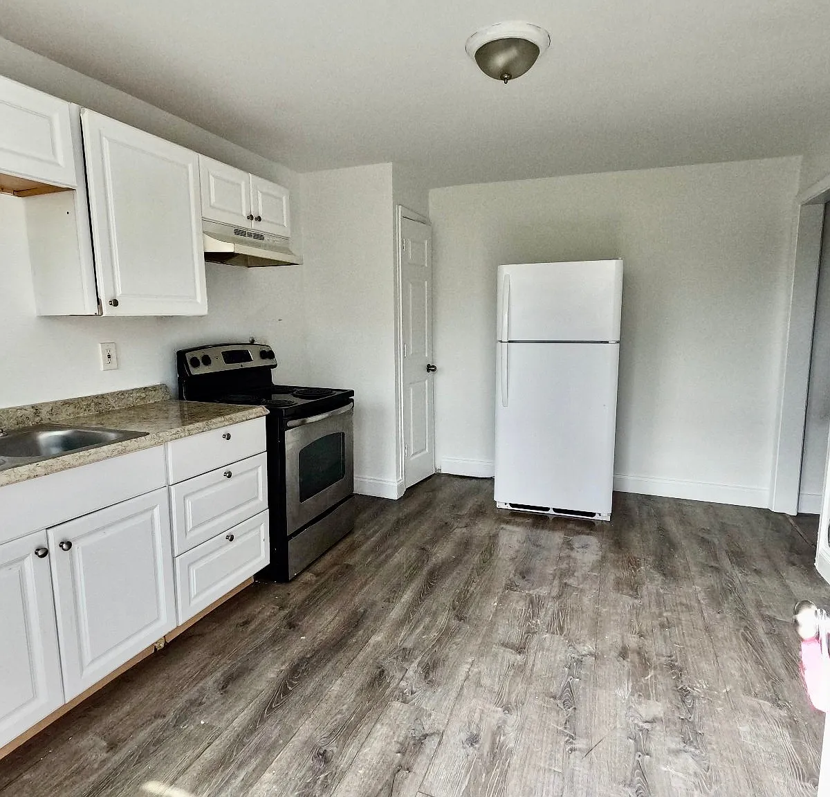 1 bed, 1000 sqft, $1,050 — Photo 1
