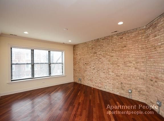 3rd image of 1751 W Winnemac Ave APT 1