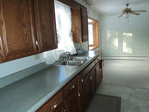 4th image of 1010 Highland Ct