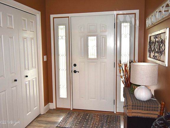 4th image of 1055 Creekside Ln