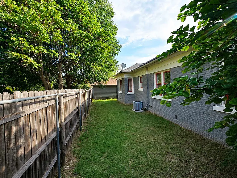 2203 N Barnes Ave — Photo 16