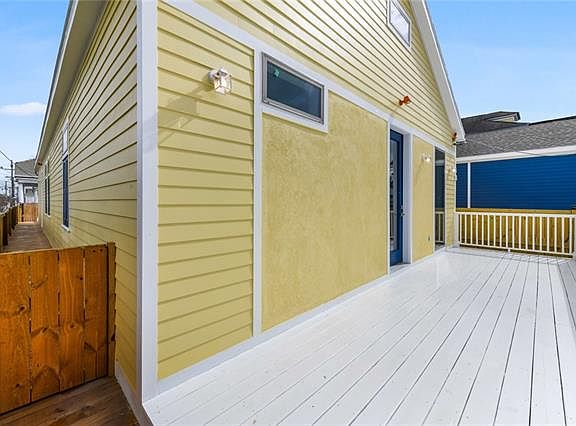 3rd image of 2139 Columbus St