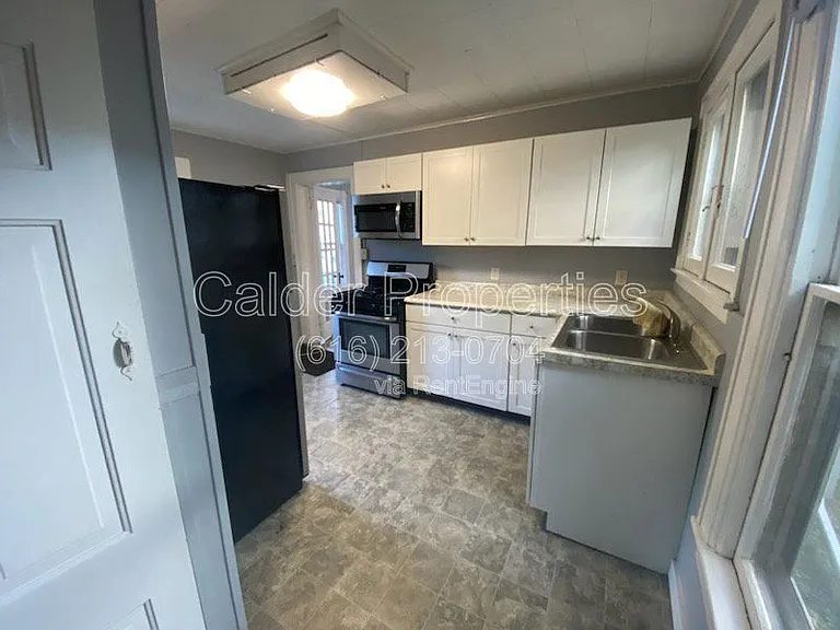 143 Page St NE #1 — Photo 11