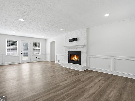 4th image of 313 Summit Ridge Dr