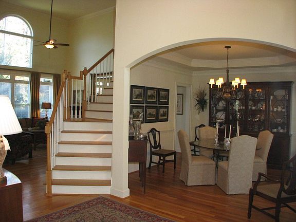 4th image of 108 Estates Ave