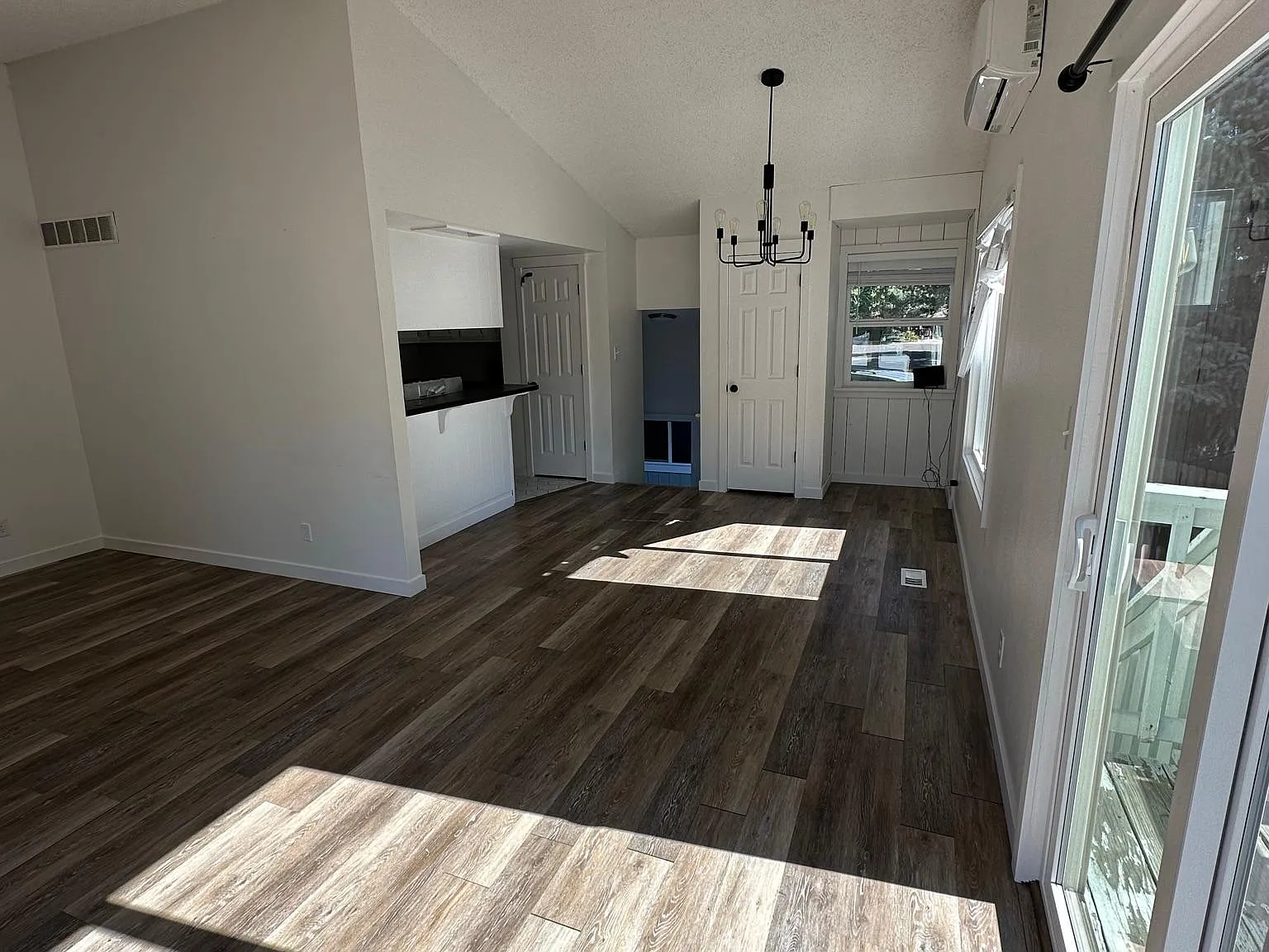 2 bed, 1.5 bath, 1038 sqft, $1,775 — Photo 2