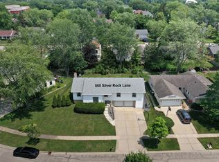 860 Silver Rock Ln, Buffalo Grove, IL 60089