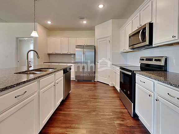 3rd image of 115 Olivewood Pl