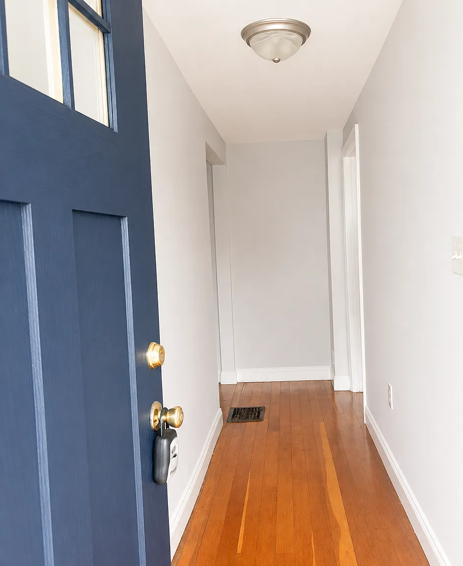 3 bed, 1200 sqft, $3,200 — Photo 4