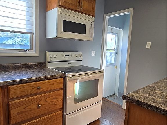 3rd image of 716 Gregson Street