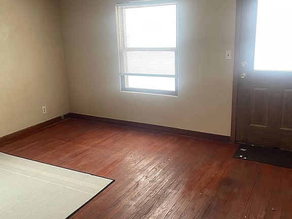 2nd image of 130 N Alma Ave #130