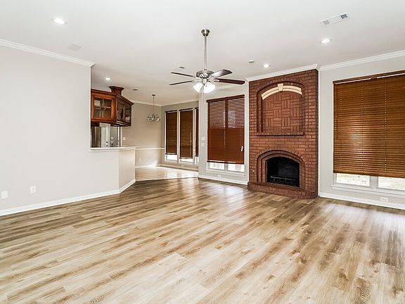 3rd image of 708 Saint Johns Dr