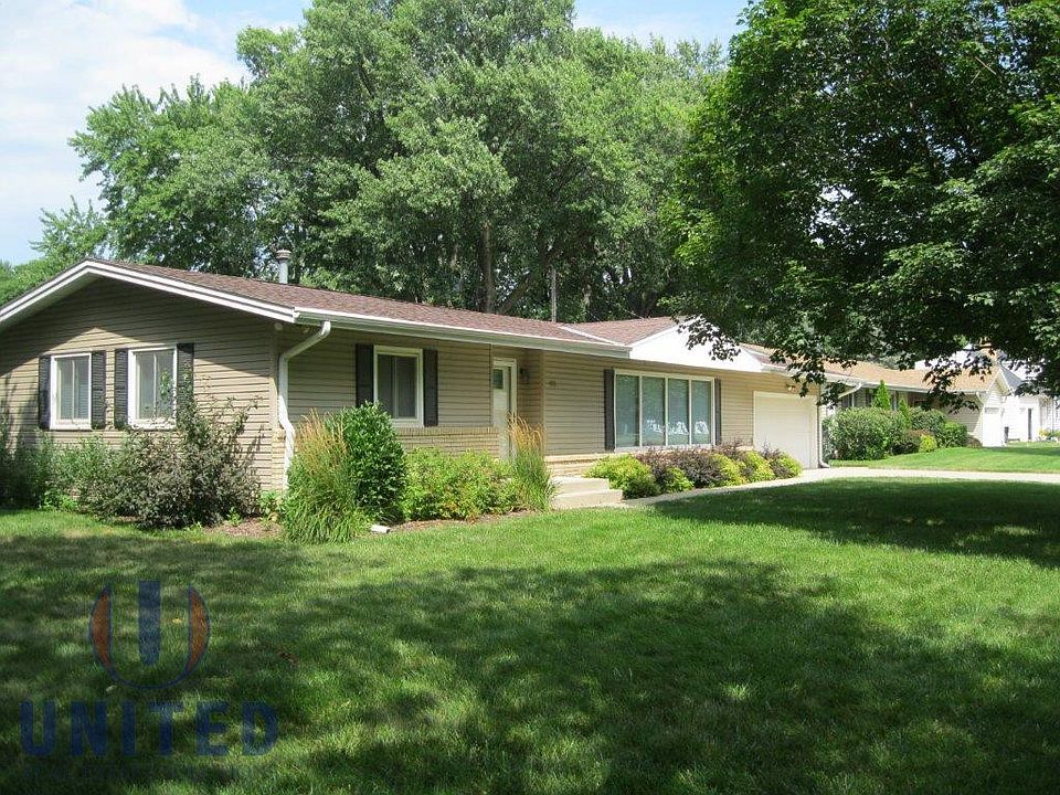 1st image of 401 Queens Ct