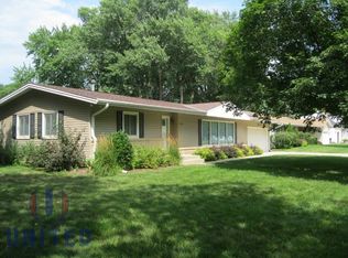 401 Queens Ct, Sioux City, IA 51104
