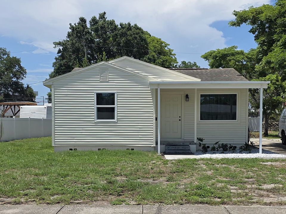 1st image of 517 61st Ave NE