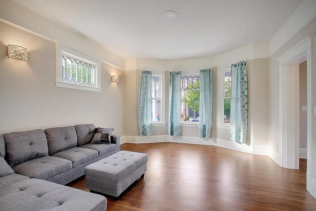567 Valley St — Photo 3
