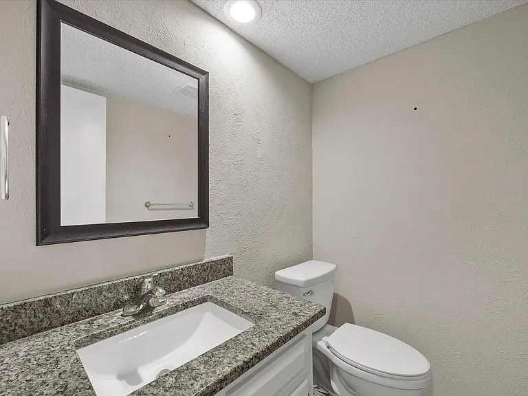 1818 Highbrook Ct — Photo 12