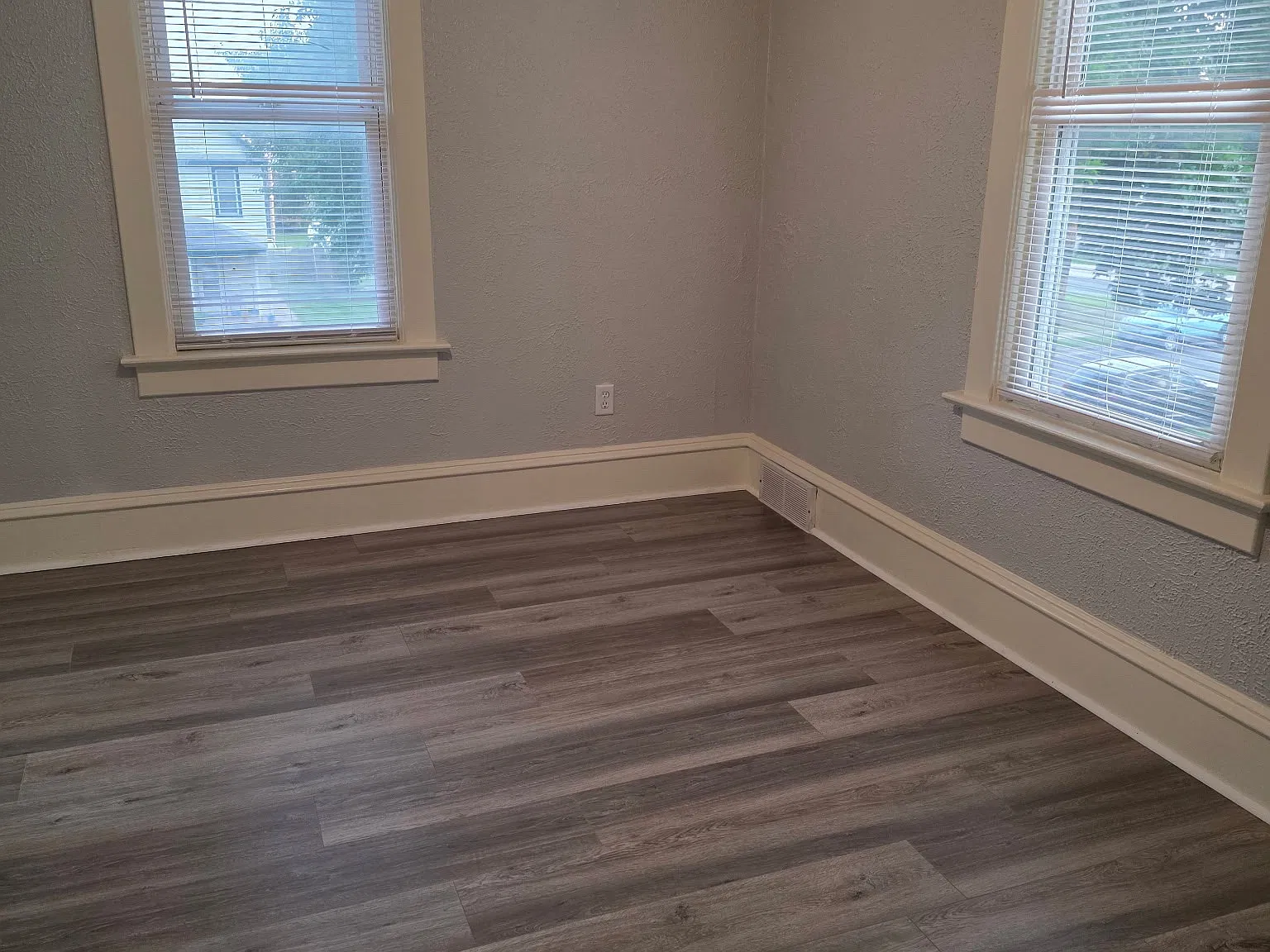 1616 Brown St — Photo 3
