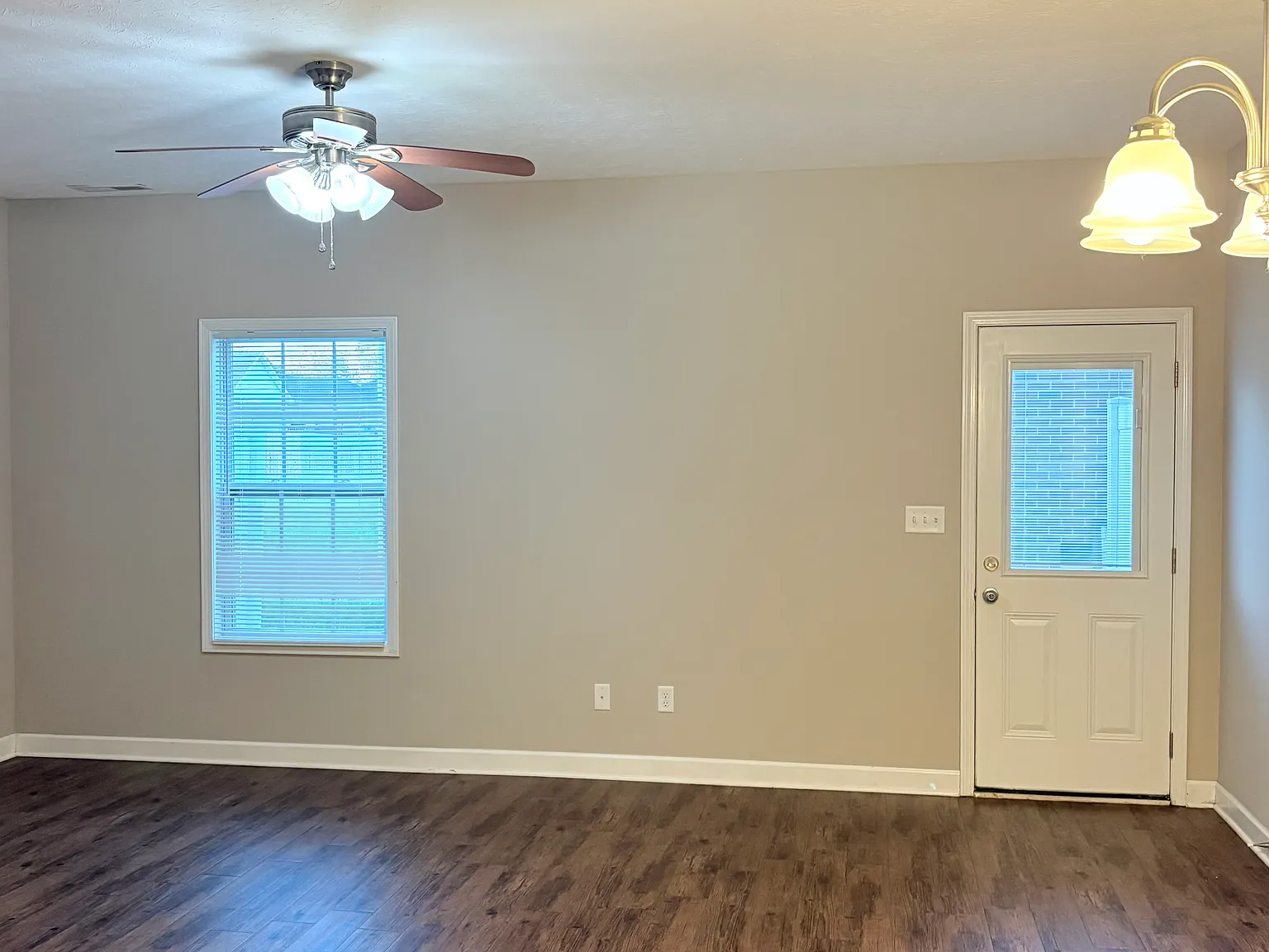 2 bed, 2.5 bath, 1331 sqft, $1,195 — Photo 3