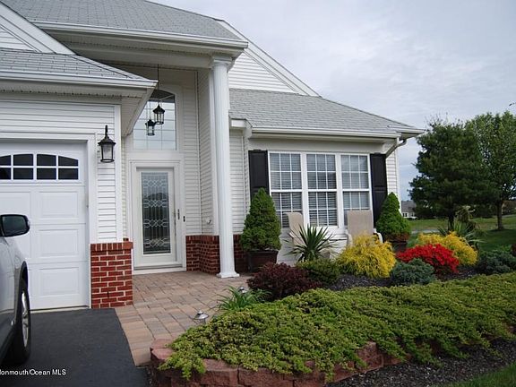 3rd image of 5 Fontainebleau Ct
