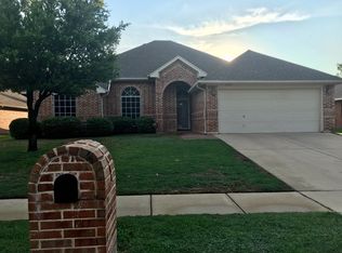 352 Carriage Ln, Saginaw, TX 76179