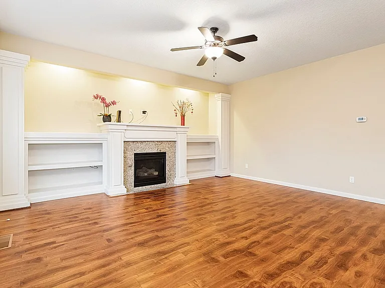 18807 Nutmeg Ln — Photo 11
