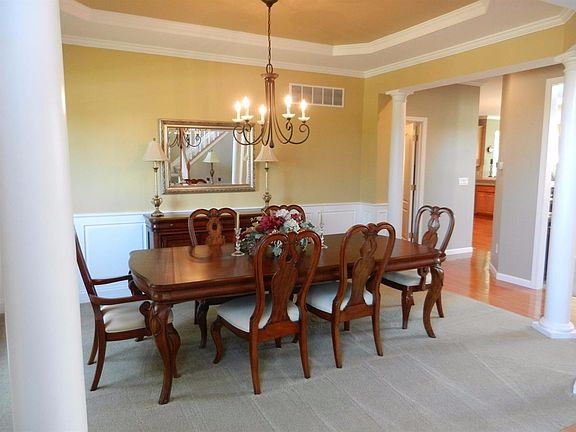 3rd image of 7888 Derbyshire Ct