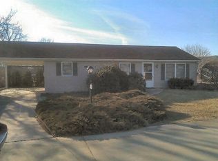 800 Canal Dr, Pine Grove, PA 17963