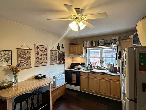 5th image of 28 Brock St APT 4