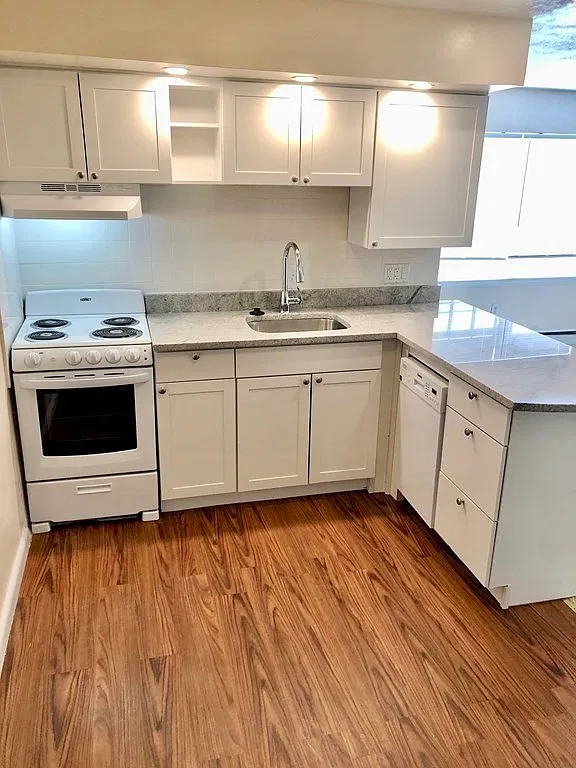 Studio, 1.0 bath, 370 sqft, $1,685 — Photo 3