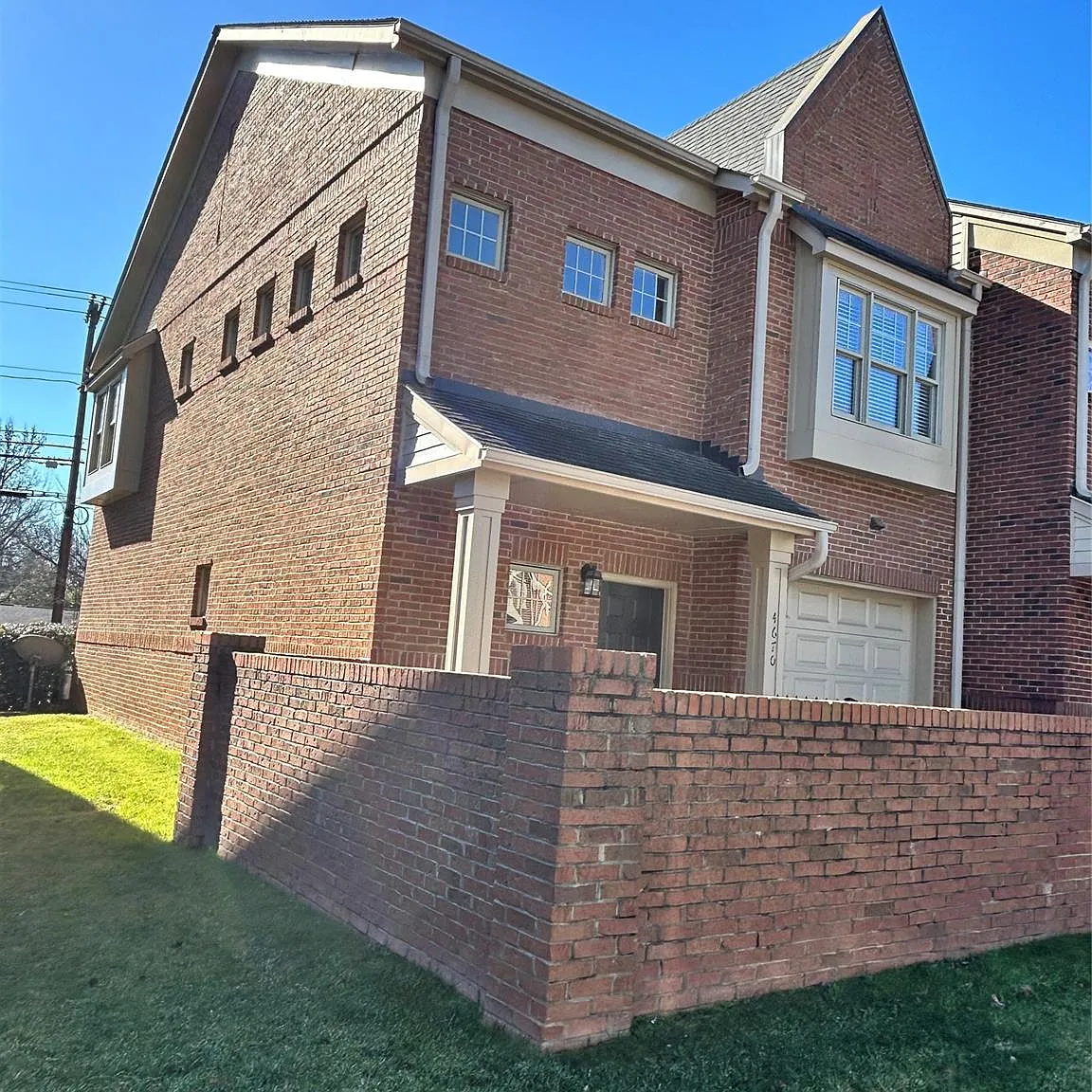 3 bed, 2.5 bath, $2,500 — Photo 2