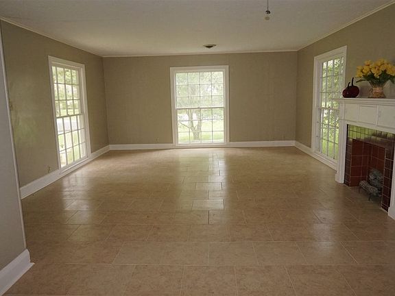 3rd image of 1655 East Dr