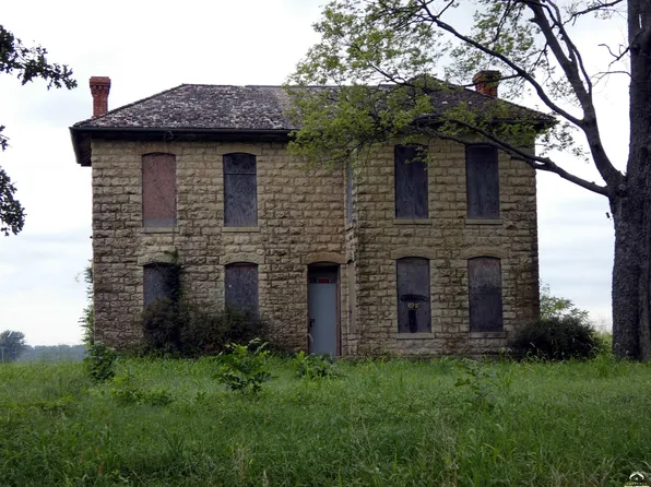 1903 E 1400th Rd, Lawrence, KS 66044