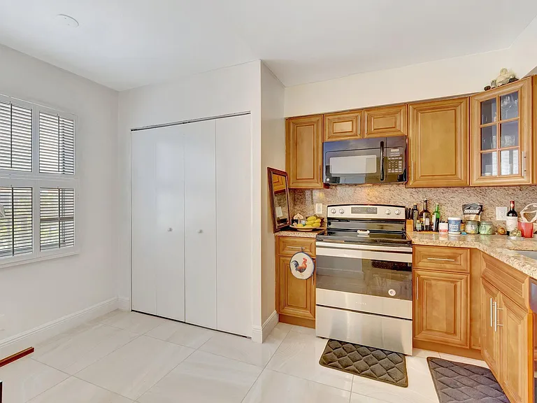 14723 Cumberland Dr #404B — Photo 6