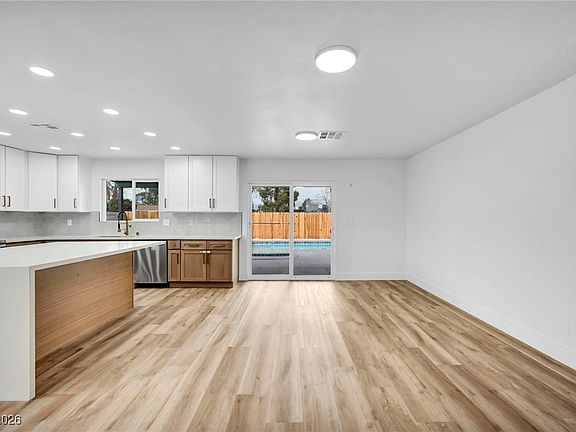 5th image of 2500 W Oakey Blvd