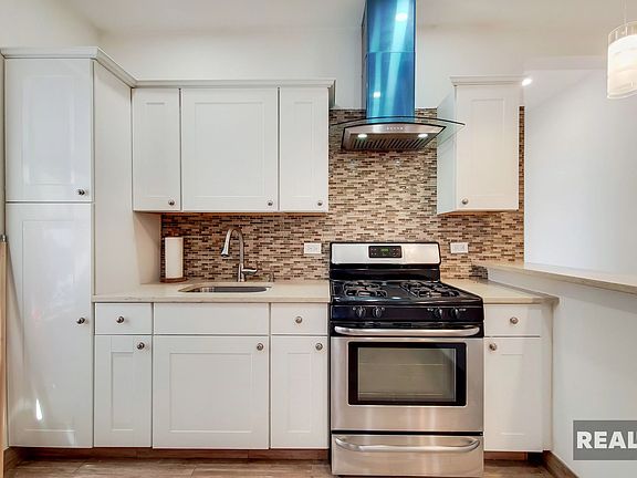 4th image of 3679 Broadway #62