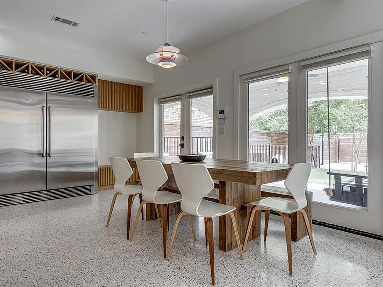 2829 Dyer St — Photo 12