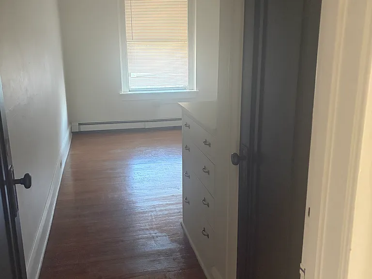 1709 Shields Ave #6 — Photo 5