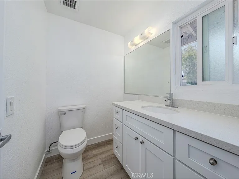 1650 S Campus Ave #17 — Photo 18