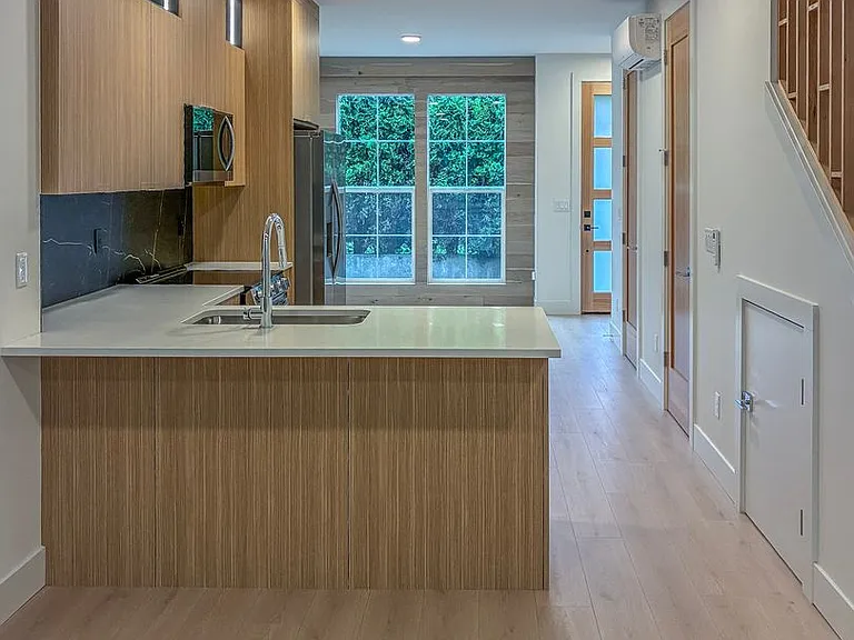 6013 NE 30th Ave — Photo 8