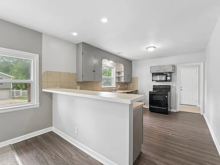 7036 Willow Ave — Photo 11