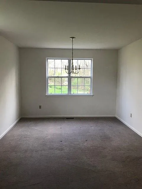 Dining Area - 409 Campus Dr